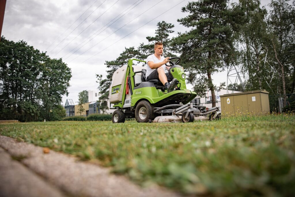 BLM Genk werkervaring opdoen klusjes groenonderhoud grasmaaier werkkracht overheidsopdrachten